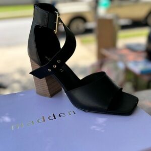 New black Steve Madden heels